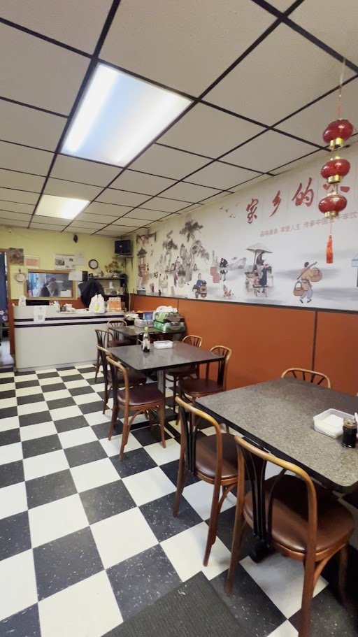 Steamed dumplings and noodles served for dine-in.